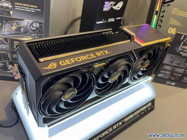 ROG夜神RTX 5090 20周年追念卡发布：4槽巨兽解锁800W！